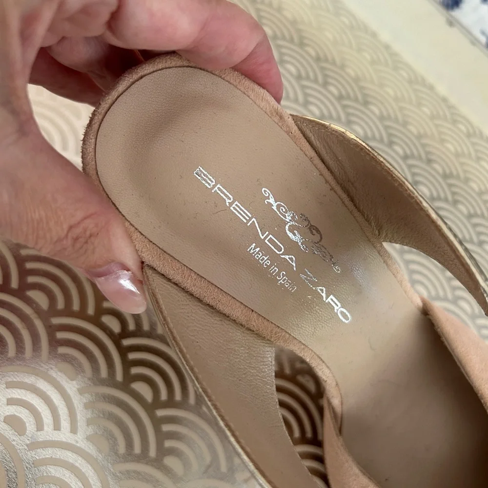 NWOT Brenda Zaro Designer Made in Spain Heels Pale Pink / Nude Size 39